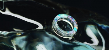 ラフォルム ガラスジュエリー ガラスアクセサリー Dichroic princess crown ～ Rebirth ～ 前作の『Dichroic princess crown』を再生して誕生させた、世界にひとつの美しいオリジナルガラスリングが完成…