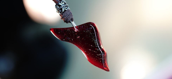 Impressive sparkling form ～ Red earth / Gold spirit ～ 存在感のある逸品です。 ラフォルム ガラスジュエリー ガラスアクセサリー