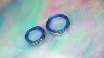 Titanium love ～ 揺るぎなき愛 ～ ガラスリングは青空のようなライトスカイブルーの色味が素敵です。 ラフォルム ガラスジュエリー ガラスアクセサリー