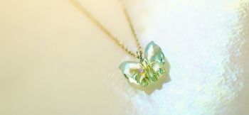 ラフォルム ガラスジュエリー ガラスアクセサリー Pure Morpho MINI 『Pure Morpho』を小ぶりにしたミニサイズ。優しい色合いと透明感が魅力的なモルフォチョウタイプのペンダント。クリアーをベースに淡いブルー系やラベンダー系、イ…