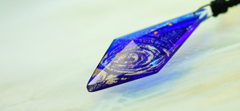 銀河百花繚乱 ～ 青きオーロラ ～ 内部は神秘的な銀河のイメージです。 ラフォルム ガラスジュエリー ガラスアクセサリー
