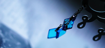 Aqua sea diamond 3つのトップが耳元で揺れるオリジナル片耳用ピアスです。 ラフォルム ガラスジュエリー ガラスアクセサリー