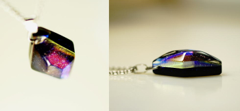 Marine bright jewel 裏面側には濃紺に細かなラメが煌くアベンチュリンブルーを使用しています。 ラフォルム ガラスジュエリー ガラスアクセサリー