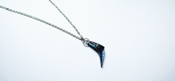 Aquamarine Boomerang 男性にもお勧めのクールな逸品。 ラフォルム ガラスジュエリー ガラスアクセサリー