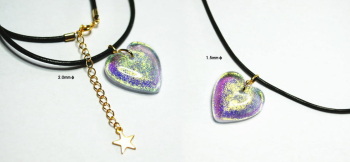 Dichroic heart ※コードの太さによる見え方の違い。 ラフォルム ガラスジュエリー ガラスアクセサリー