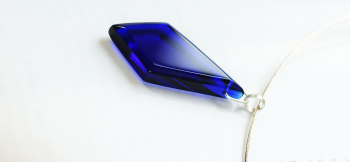 ROYAL DIAMOND 上方が長いフォルムのひし形タイプです。 ラフォルム ガラスジュエリー ガラスアクセサリー
