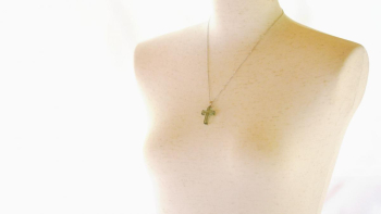 Pure grass cross 身に着けやすい小ぶりサイズ。 ラフォルム ガラスジュエリー ガラスアクセサリー