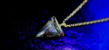 Brocade triangle エッジの利いたスタイリッシュなデザインです。 ラフォルム ガラスジュエリー ガラスアクセサリー