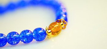 ビーズブレスレット / Blue king アクセントにアンバー系のビーズなどを使用いたしました。 ラフォルム ガラスジュエリー ガラスアクセサリー