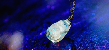 Iceberg drop クリアーベースに、半透明ホワイトやターコイズブルーの細いラインが爽やかです。 ラフォルム ガラスジュエリー ガラスアクセサリー