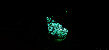 Gathering of sparkling planet 暗闇では神秘的なグリーン系の蓄光をお楽しみいただけます。 ラフォルム ガラスジュエリー ガラスアクセサリー