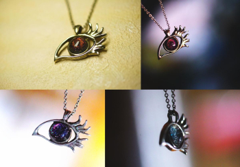Crimson stars whisper in silence. 見る角度や光の当たり方で表情を変える逸品。 ラフォルム ガラスジュエリー ガラスアクセサリー