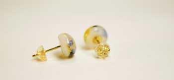 Let's play together!! / ピアス 金具部分は、K18製キャッチ式ピアス金具を設置しております。 ラフォルム ガラスジュエリー ガラスアクセサリー