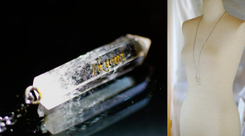 Natural quartz amulet 文字彫刻+金彩を施して仕上げております。 ラフォルム ガラスジュエリー ガラスアクセサリー