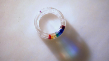 Beyond the rainbow 光に翳すと虹色が浮かび上がります。 ラフォルム ガラスジュエリー ガラスアクセサリー