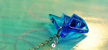 Blue triangle ~ 水の扇 ~ ガラスの重なりが美しいデザインです。 ラフォルム ガラスジュエリー ガラスアクセサリー