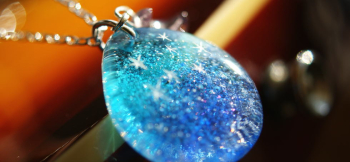 Spangled night ブルーのグラデーションは気泡につつまれてとても幻想的です。 ラフォルム ガラスジュエリー ガラスアクセサリー