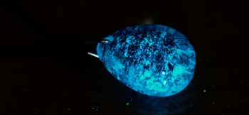 星の海のドロップ 暗闇では美しい蓄光の光をお楽しみいただけます。 ラフォルム ガラスジュエリー ガラスアクセサリー