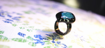 Loving you サイドから。 ラフォルム ガラスジュエリー ガラスアクセサリー