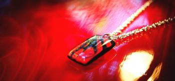 ラフォルム ガラスジュエリー ガラスアクセサリー 面影のひとみ　～ Fire mind ～ ブラックをベースに、レッドを用いて燃えるようなイメージを表現いたしました。ラメの輝きも素敵です。