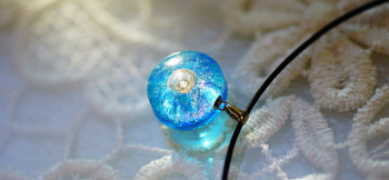 かんたん封入ペンダント / Water circle planet 爽やかなブルー系の色合い。 ラフォルム ガラスジュエリー ガラスアクセサリー