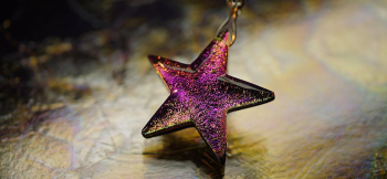 Eternity star スタイリッシュな星型メモリアルペンダント。 ラフォルム ガラスジュエリー ガラスアクセサリー
