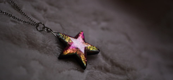 Eternity star 深いサイドカットを施した存在感のある仕上がりです。 ラフォルム ガラスジュエリー ガラスアクセサリー