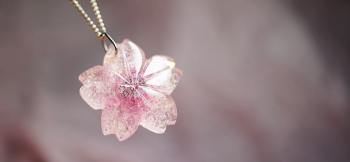 Eternity cherry blossom 淡く暖かい薄紅色。優しい桜の花一輪。 ラフォルム ガラスジュエリー ガラスアクセサリー