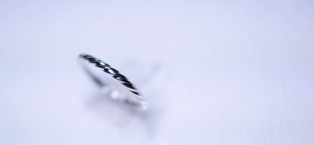 TWIST RING お形見の石付きのリングのベース部分をリメイクしてお作りいたしました。 ラフォルム ガラスジュエリー ガラスアクセサリー