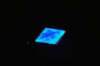 Collaborate Dreamblue ～ luminous circuit MINI ～ 内部の繊細な幾何学模様を暗闇で浮かび上がるように彫刻と蓄光加工を駆使して表現。 ラフォルム ガラスジュエリー ガラスアクセサリー