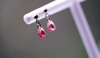 プチカットしずくピアス / ピンク×ライトピンク ちいさなプチカットしずくピアス♪ ラフォルム ガラスジュエリー ガラスアクセサリー