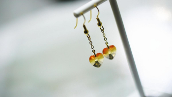プチカットハートピアス / オレンジ×クリアー ちいさなプチカットハートピアス♪ ラフォルム ガラスジュエリー ガラスアクセサリー