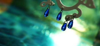 Lovely drops 雨粒がこぼれてくるような、可愛らしいしずくピアス。 ラフォルム ガラスジュエリー ガラスアクセサリー