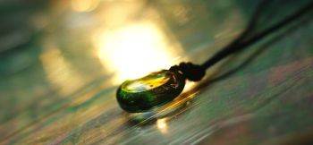Green Brightness ～ Flow  ～ 優しいフォルムの円形タイプ。 ラフォルム ガラスジュエリー ガラスアクセサリー