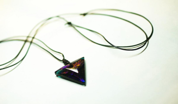 True Triangle ～ Eternal universe ～ 革紐仕様。 ラフォルム ガラスジュエリー ガラスアクセサリー