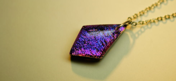 Multicolor diamond MINI ～ Mysterious eyes ～ 美しいダイクロ偏光ガラスの煌き。 ラフォルム ガラスジュエリー ガラスアクセサリー