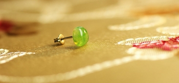 ラフォルム ガラスジュエリー ガラスアクセサリー dear green eye / キャッチピアス ドーム型の可愛らしいメモリアルピアスです。ガラス部分は大切な猫ちゃんの目の色をライトグリーンと半透明ホワイトで表現し、内部に「思い出の大切なもの」を…