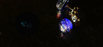 Midnight radiance ～ 大宇宙 ～ レインボーラメの煌きと、暗闇での蓄光をお楽しみください!!(光を吸収させると暗闇で優しく光ります。) ラフォルム ガラスジュエリー ガラスアクセサリー