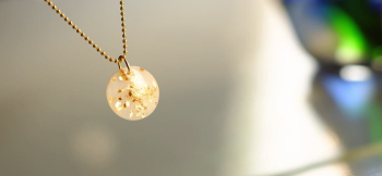 Gold flake moon とてもファンタジックで素敵な作品に仕上がりました。 ラフォルム ガラスジュエリー ガラスアクセサリー