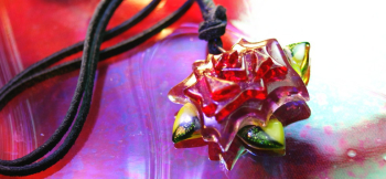 Rose memory ～ 情熱 ～ 煌びやかで美しいデザイン。 ラフォルム ガラスジュエリー ガラスアクセサリー