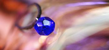 ラフォルム ガラスジュエリー ガラスアクセサリー Eternity precious memories～Blue～ コバルトブルーをベースにしています。濃い目の深いブルーになります。全体をアイスロック調カットをしています。小振りのネックレスです。
