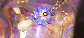 ぬくもりの花 優しい温もりのある素敵なネックレスです。 ラフォルム ガラスジュエリー ガラスアクセサリー