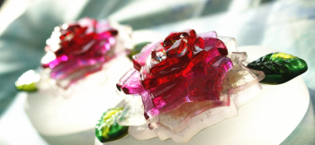 こころの祈り ～ FULL BLOOMED ROSE ～ 存在感のあるフォルムと、可愛らしいピンク系のグラデーションの花びら。 ラフォルム ガラスジュエリー ガラスアクセサリー