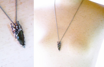 Eternal Fusion Arrowhead – Obsidian Glass & Metal Pendant 存在感のあるガラスとメタルのコラボレーション。 ラフォルム ガラスジュエリー ガラスアクセサリー