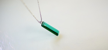 Stylish rectangle ～ 人魚の恋詩 ～ 見る角度や光の当たり方で見え方や濃さなどが変わります。 ラフォルム ガラスジュエリー ガラスアクセサリー