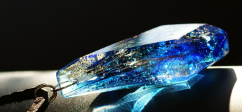 水の誕生 ～ Sparkling planet ～ 幾重にも重なったラメの層が幻想的。 ラフォルム ガラスジュエリー ガラスアクセサリー