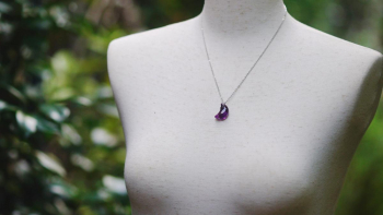 Purple cloud moon 小ぶりサイズで身に着けやすい逸品。 ラフォルム ガラスジュエリー ガラスアクセサリー