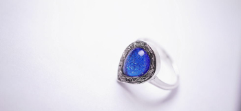 Dichroic engraving ring ブルーの爽やかなイメージ。 ラフォルム ガラスジュエリー ガラスアクセサリー