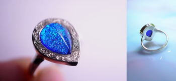 Dichroic engraving ring 繊細な彫刻が印象的。トップは裏抜きを行っておりますので、光を通し、より明るさを確保しています。 ラフォルム ガラスジュエリー ガラスアクセサリー