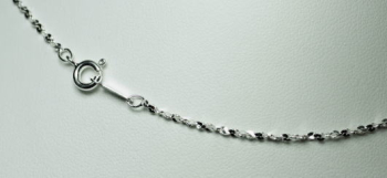 S字ツイストチェーン(1.00mmφ) 光を反射して美しく輝くチェーンです。 ラフォルム ガラスジュエリー ガラスアクセサリー